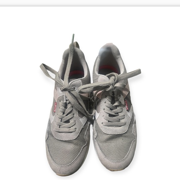 Sale‼️Levi’s Women Tennis Shoes- EUC - Picture 1 of 6
